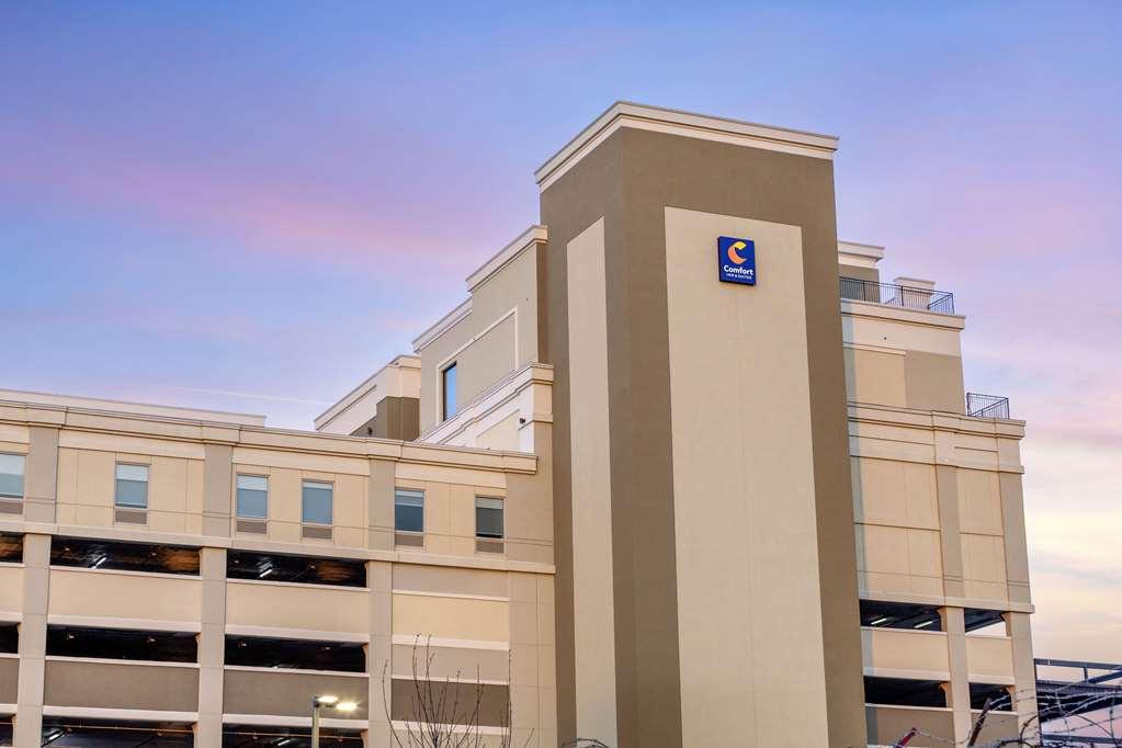 Comfort Inn & Suites Newark Liberty International Airport Exterior foto
